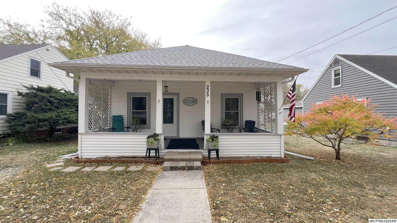 235 21st Se - Photo 1