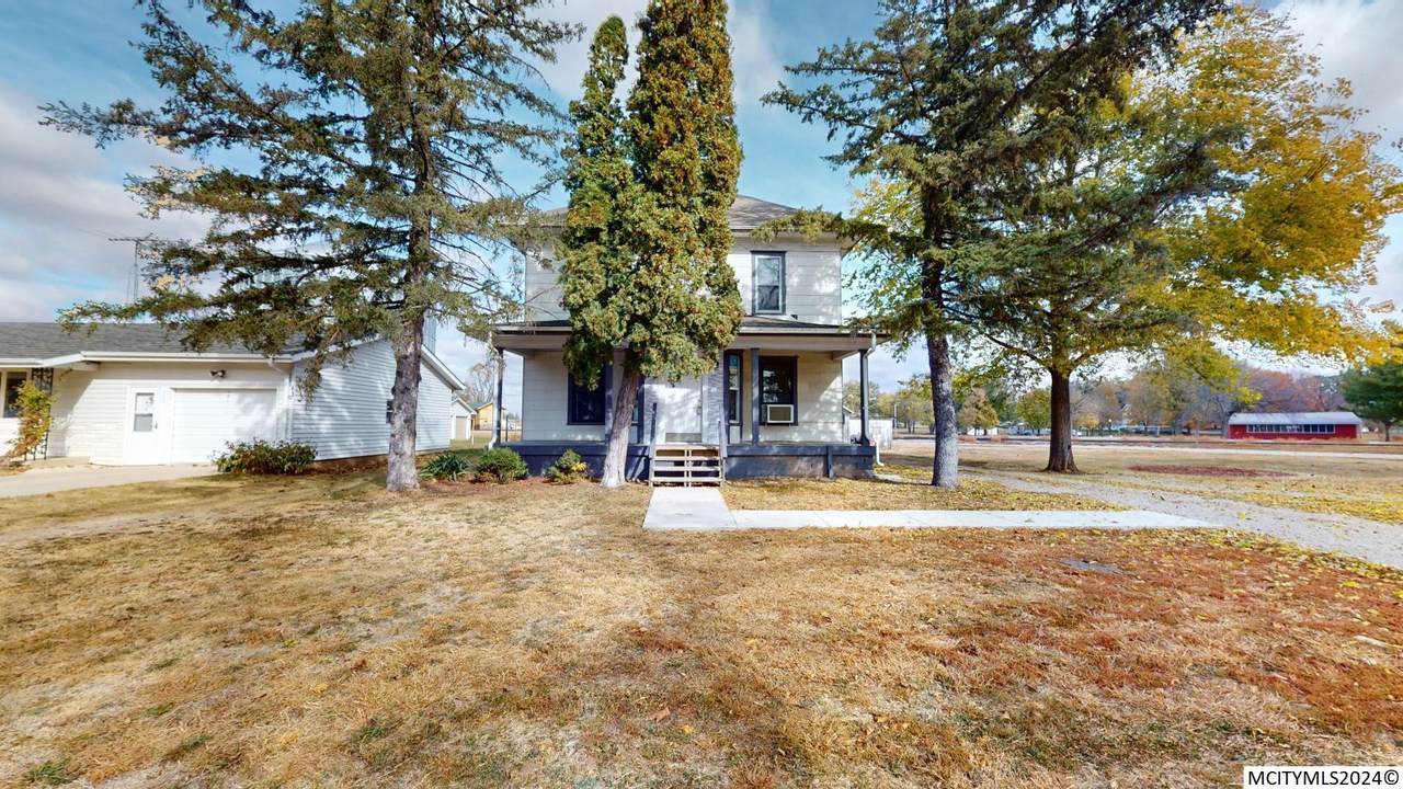 704 Main Ave - Photo 1