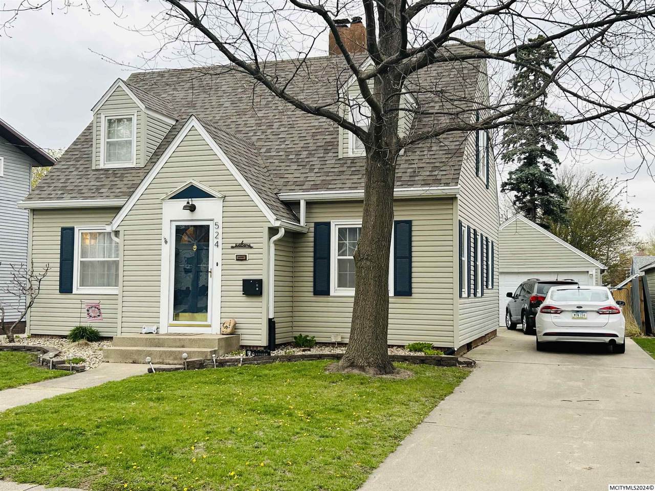 524 14th Se - Photo 1