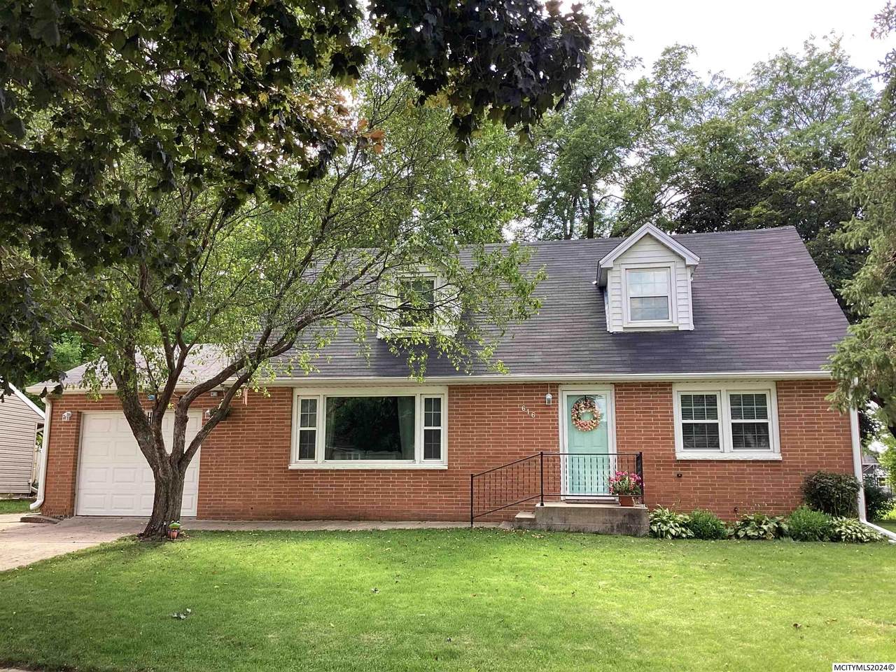 616 Indiana - Photo 1