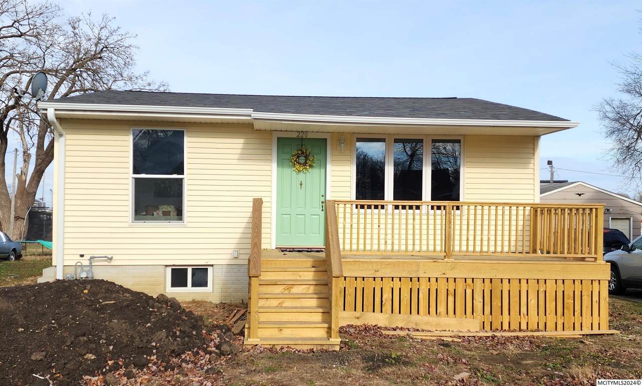 220 12th Se - Photo 1
