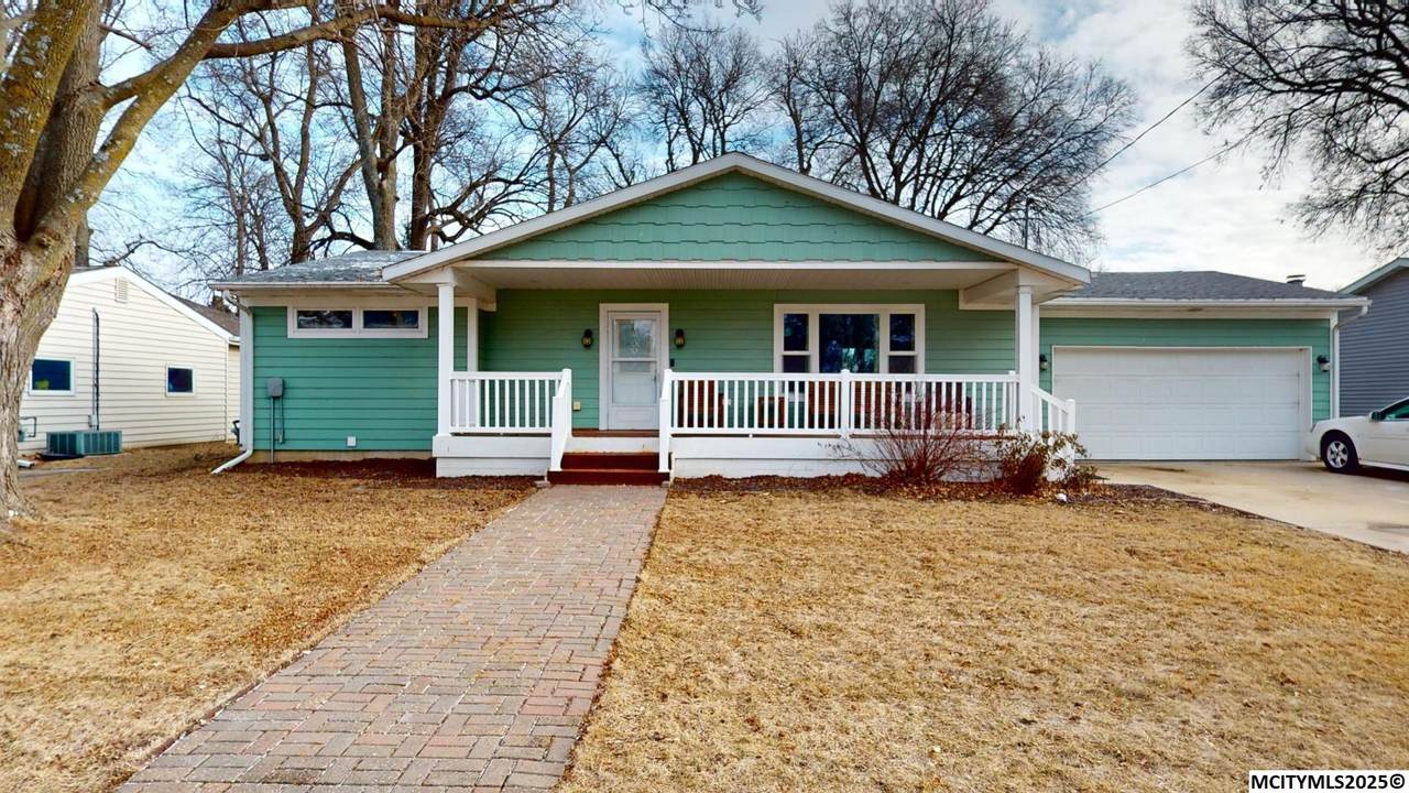 2512 3rd St - Photo 1