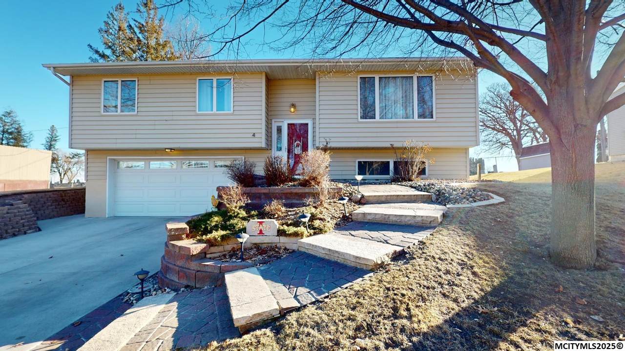 4 East Gate Ct - Photo 1