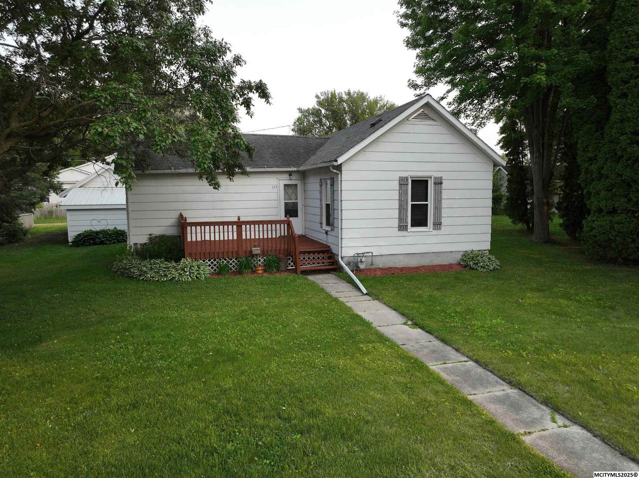 111 Harris - Photo 1