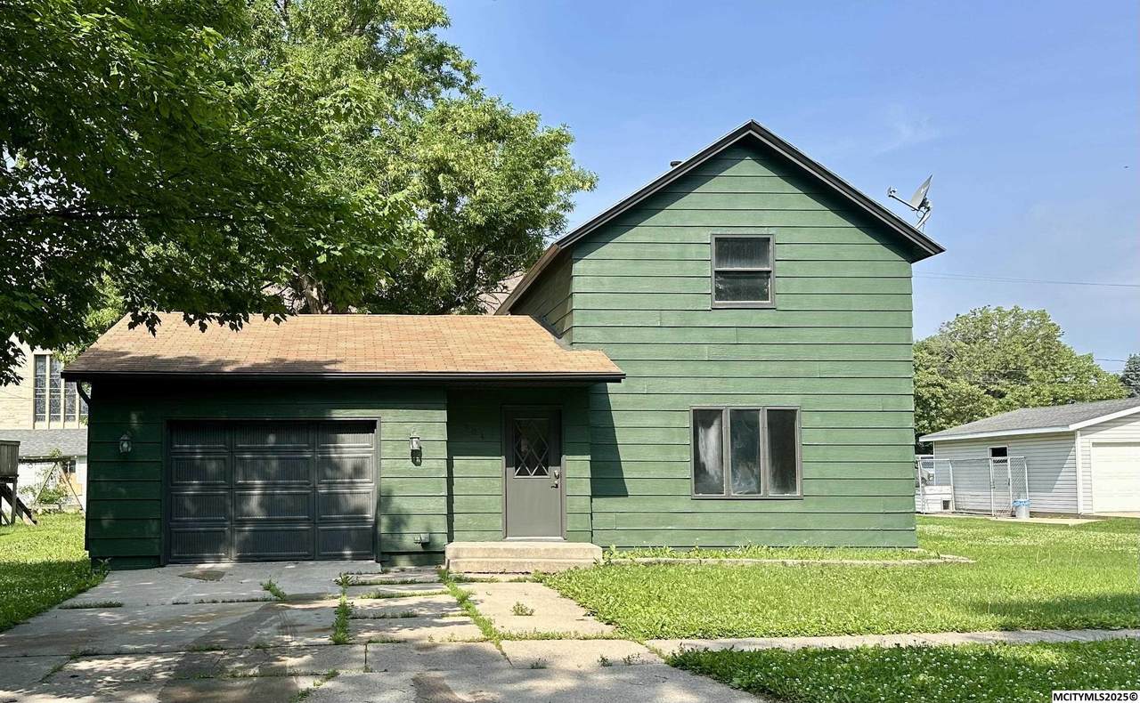 304 10th St - Photo 1
