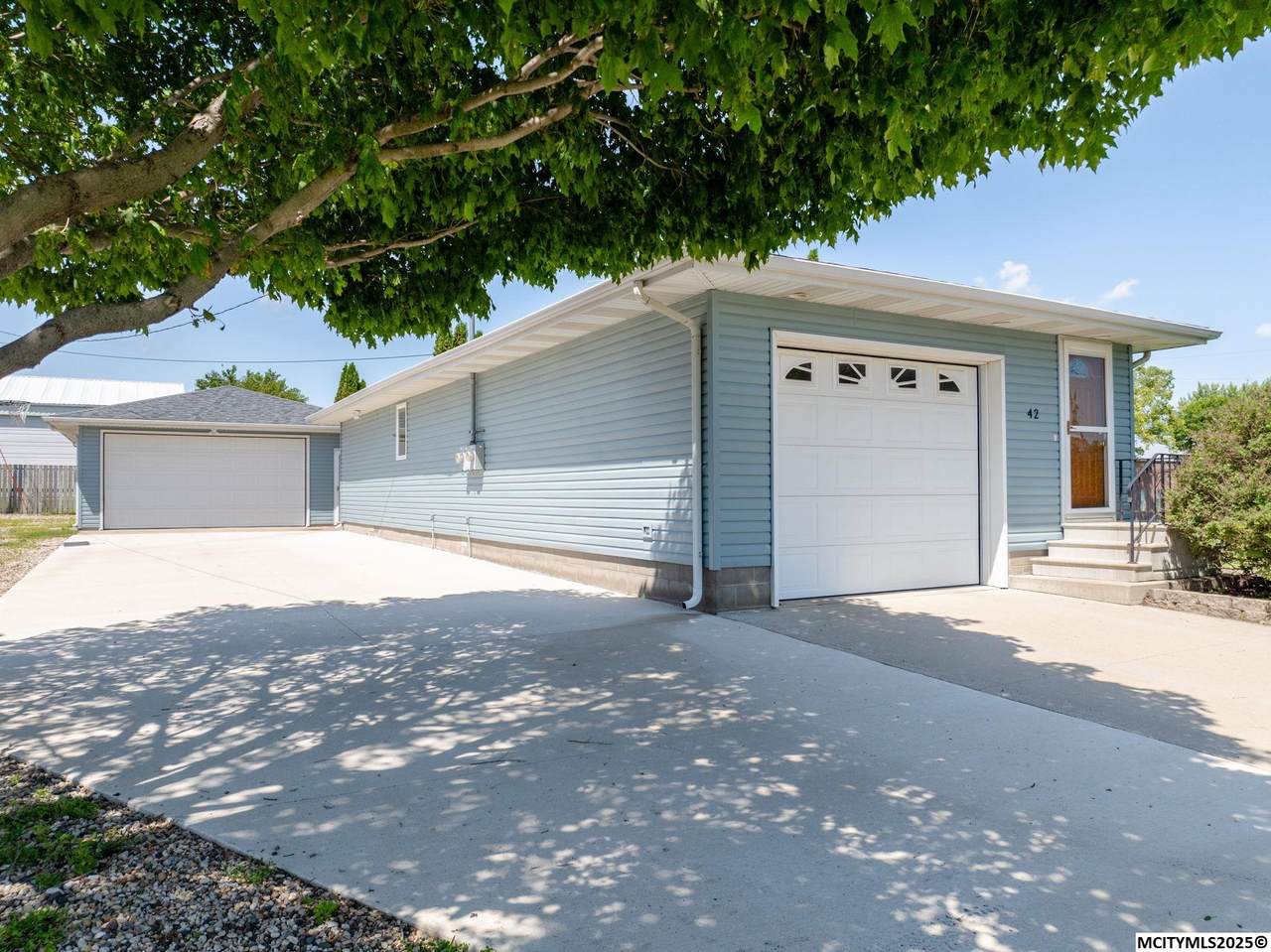 42 33rd Se - Photo 1