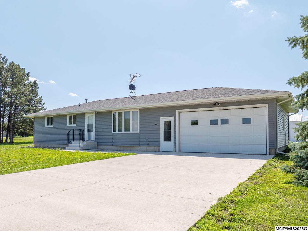 3310 Delaware - Photo 1