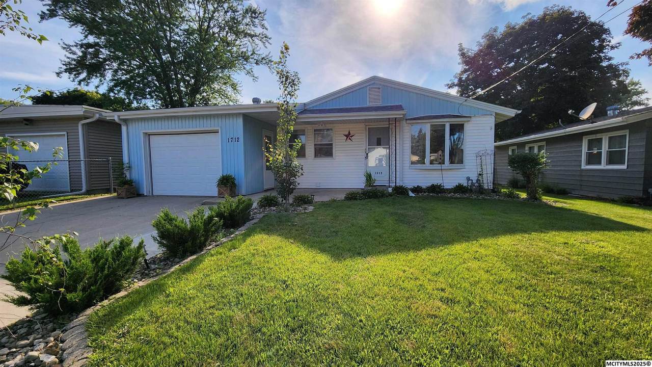 1712 S Hampshire - Photo 1