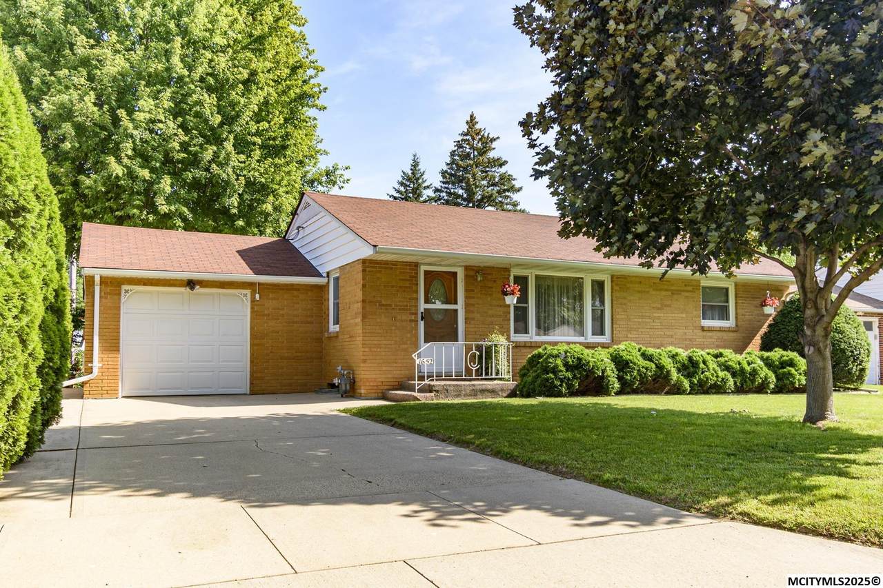 1652 Hillcrest Dr - Photo 1
