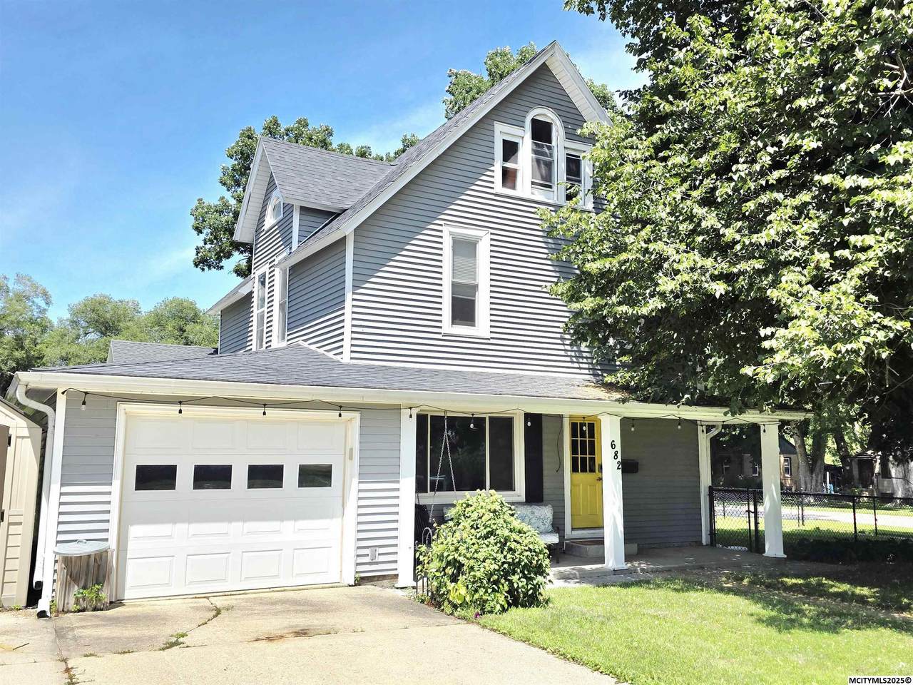 682 3rd Ne - Photo 1