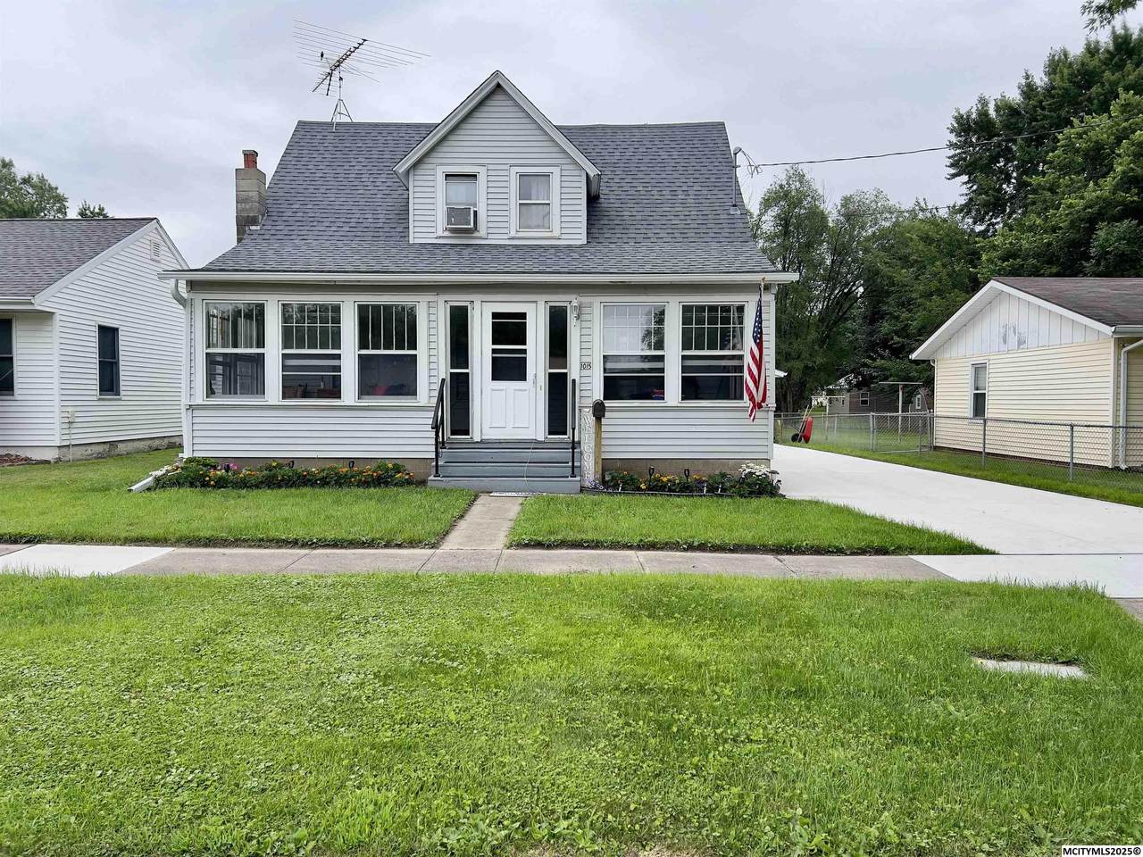 1015 N Taylor - Photo 1
