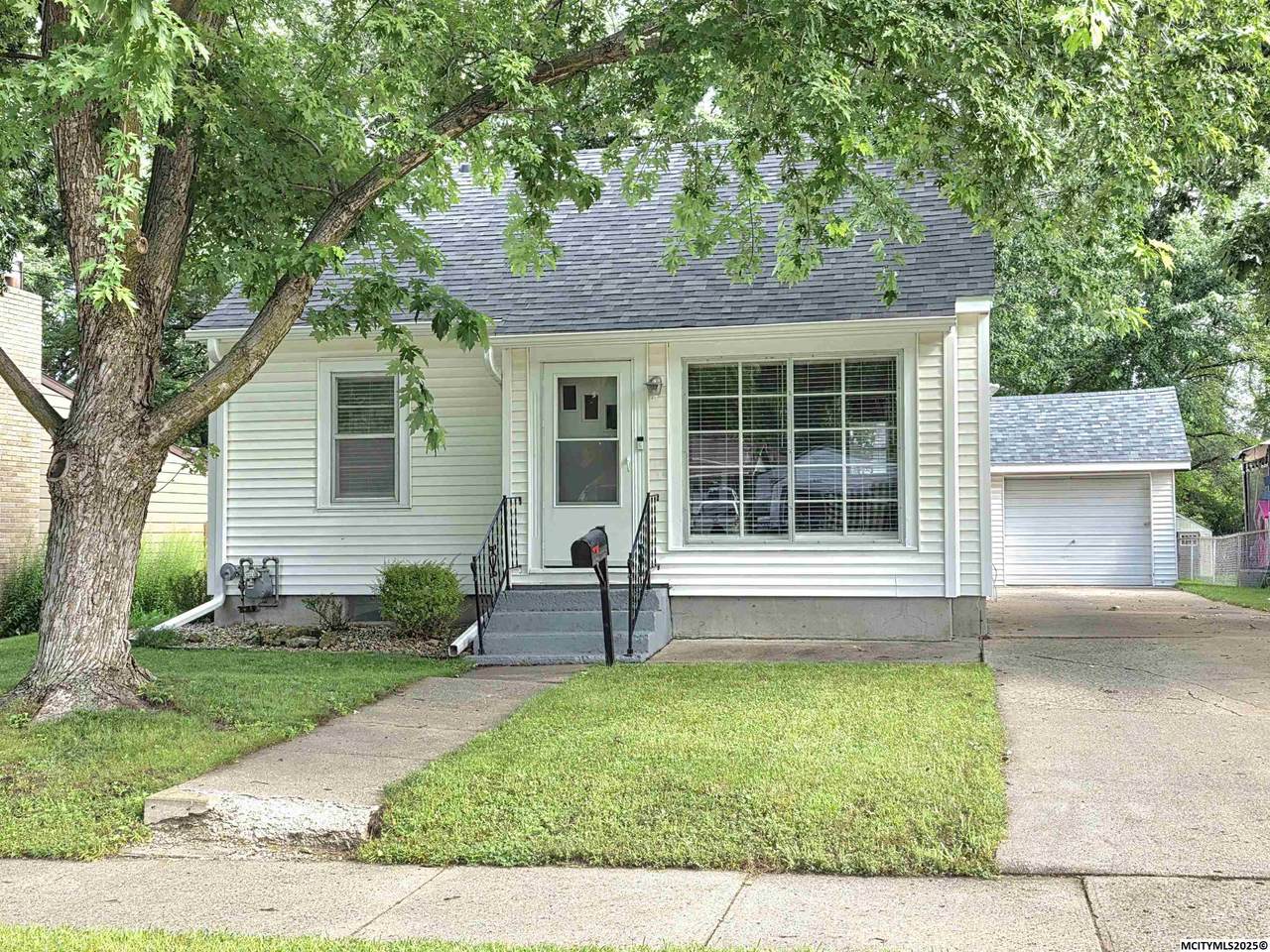 334 10th Ne - Photo 1