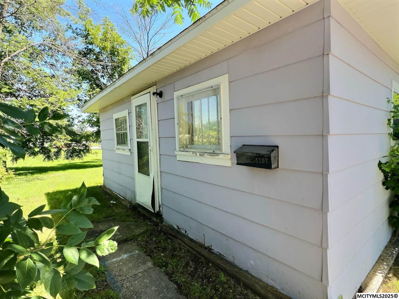 1107 N Quincy - Photo 1