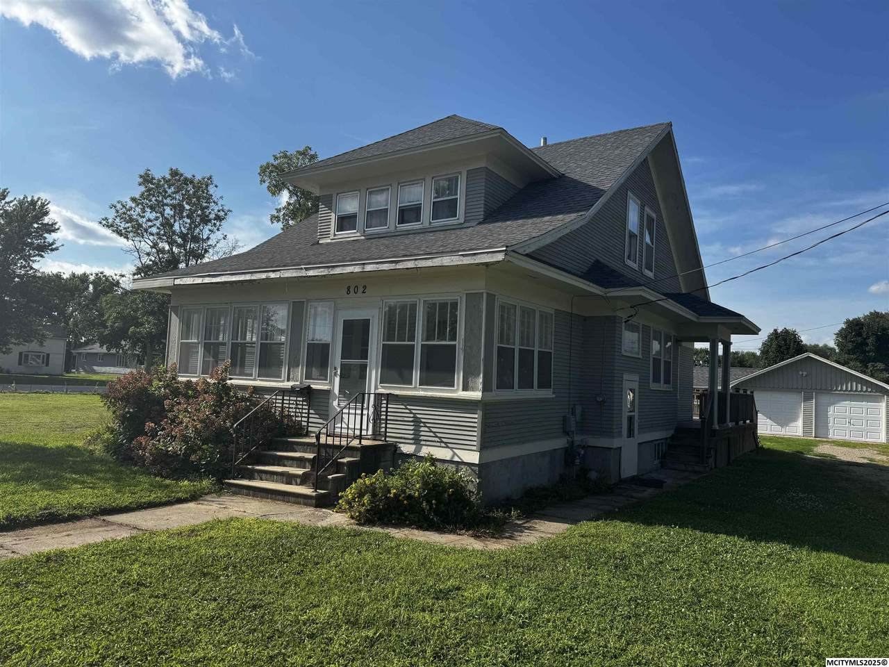 802 5th Ave N - Photo 1