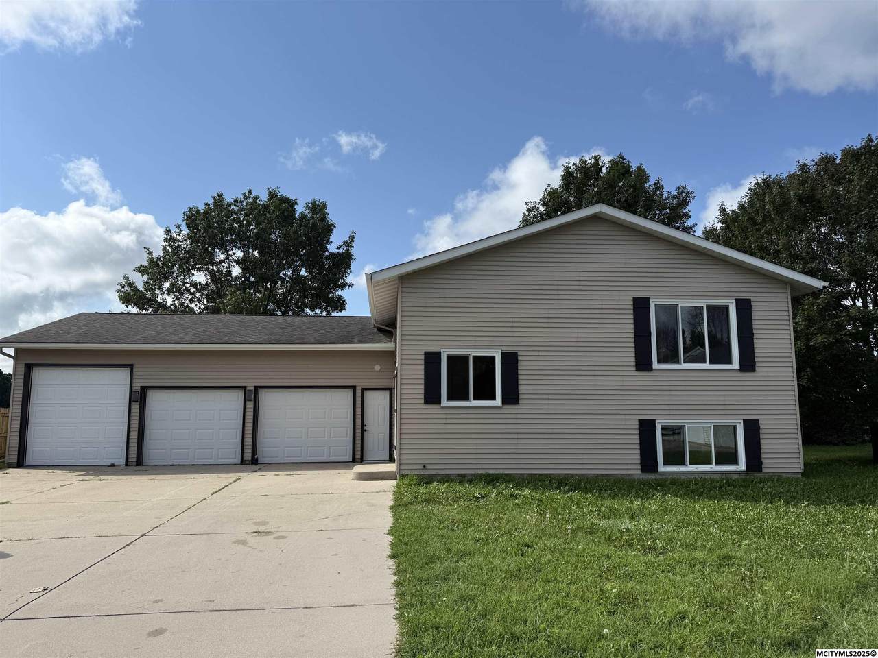 723 Monroe Ct - Photo 1