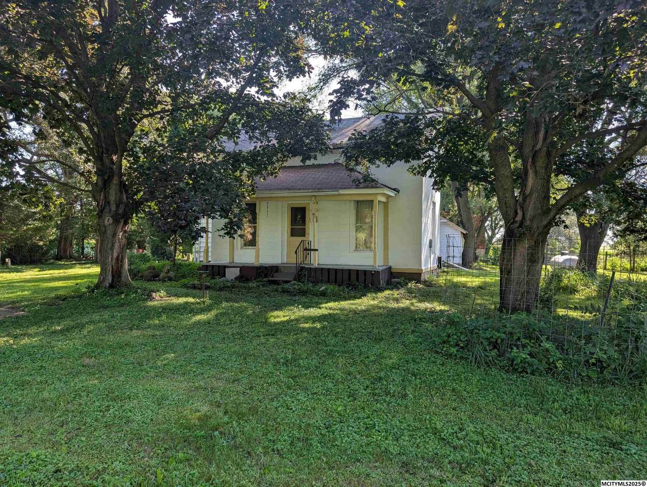 18911 Yucca Ave - Photo 1