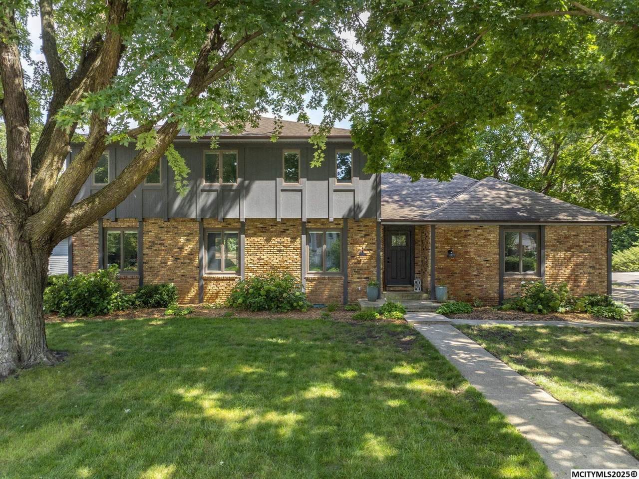 1803 Springview Dr - Photo 1