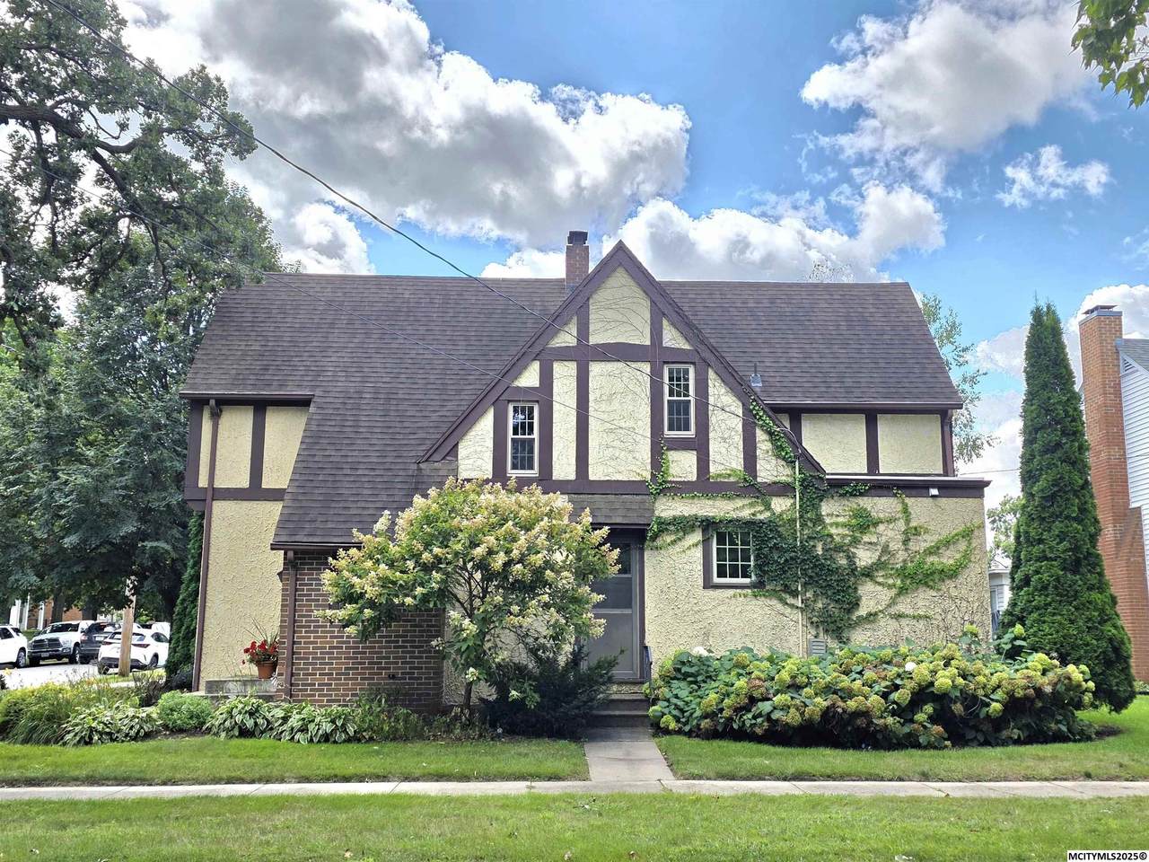 820 N Jefferson - Photo 1
