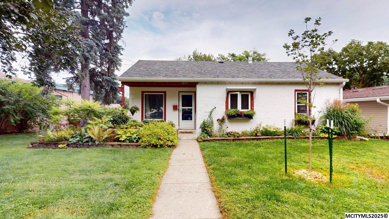 1044 Maple Dr - Photo 1