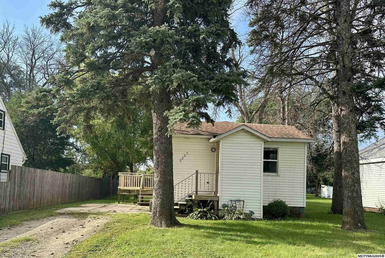 2227 21st Sw - Photo 1