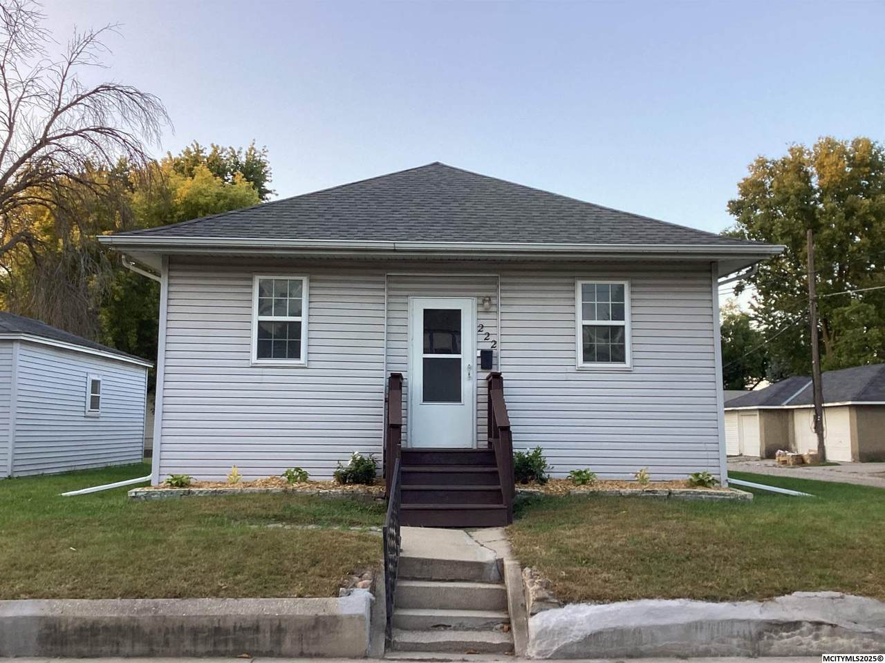 222 9th Nw - Photo 1