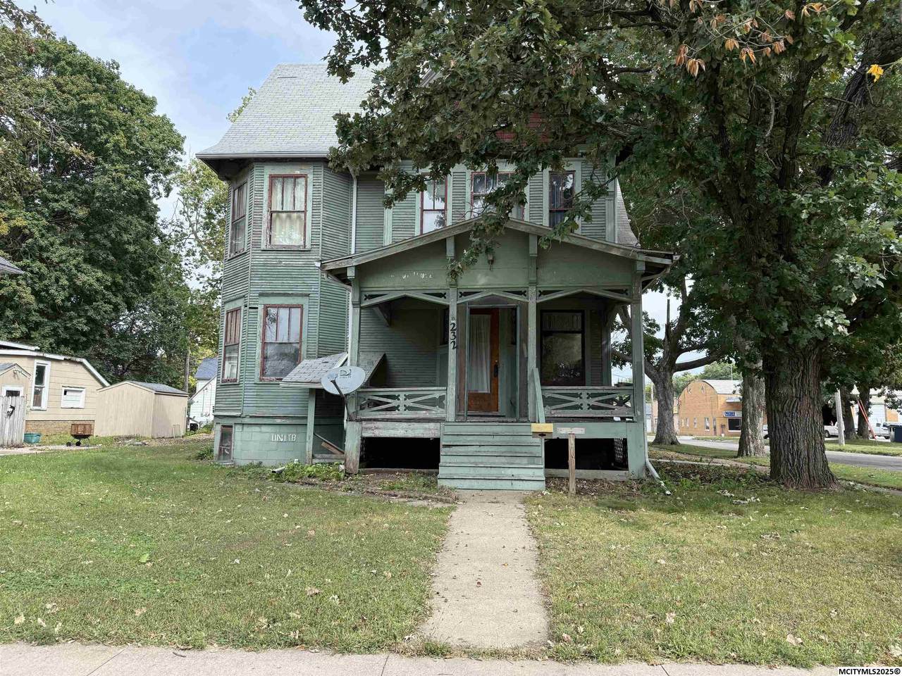 232 4th Ne - Photo 1