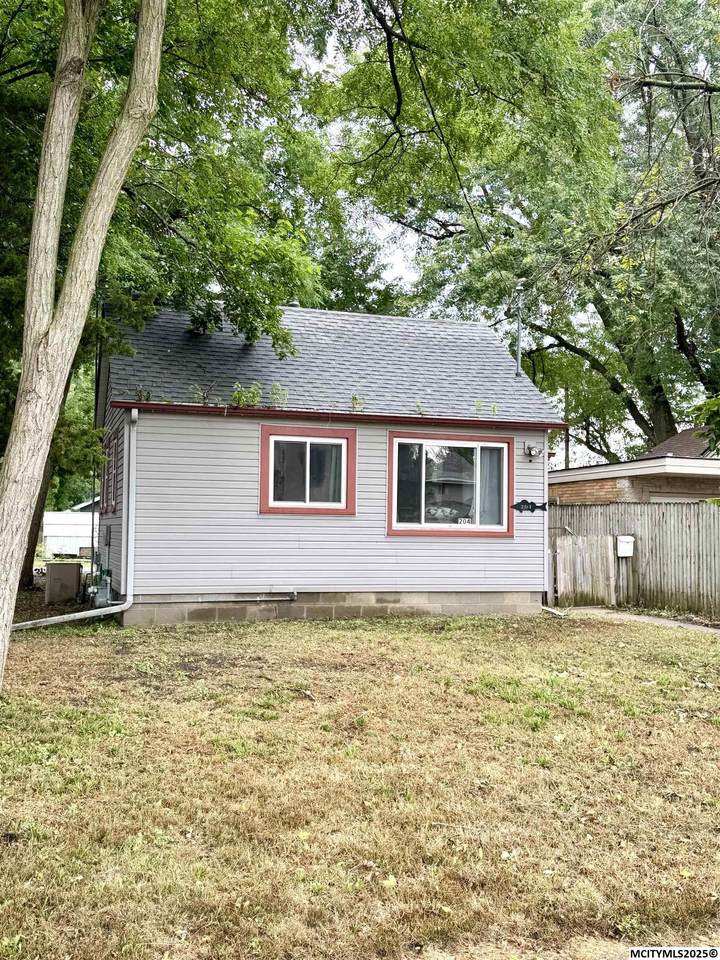 204 12th St - Photo 1