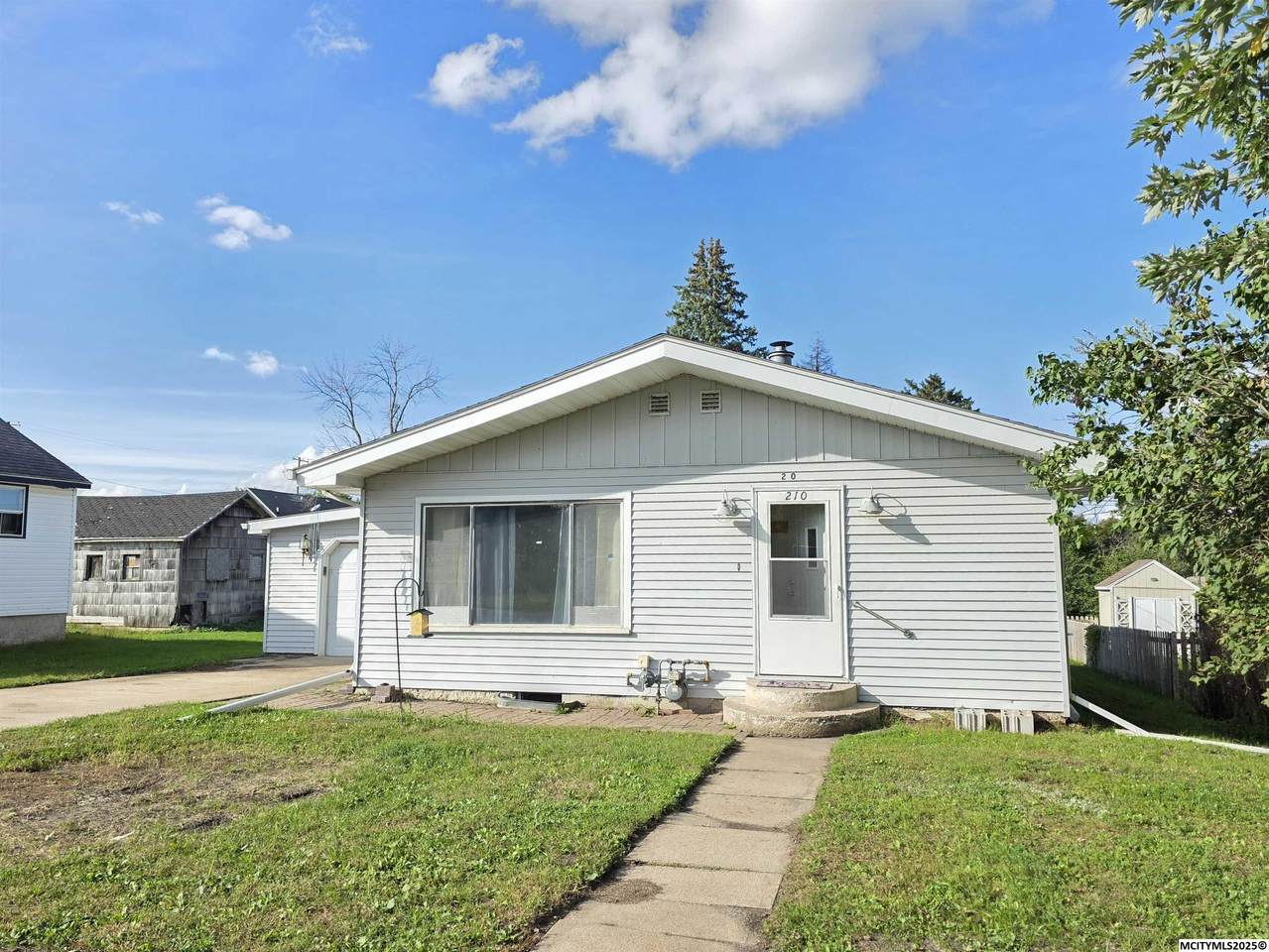 210 Taft St - Photo 1