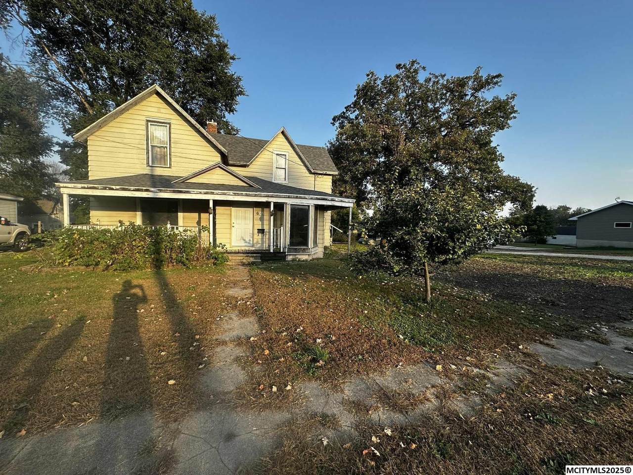 605 Grove St - Photo 1