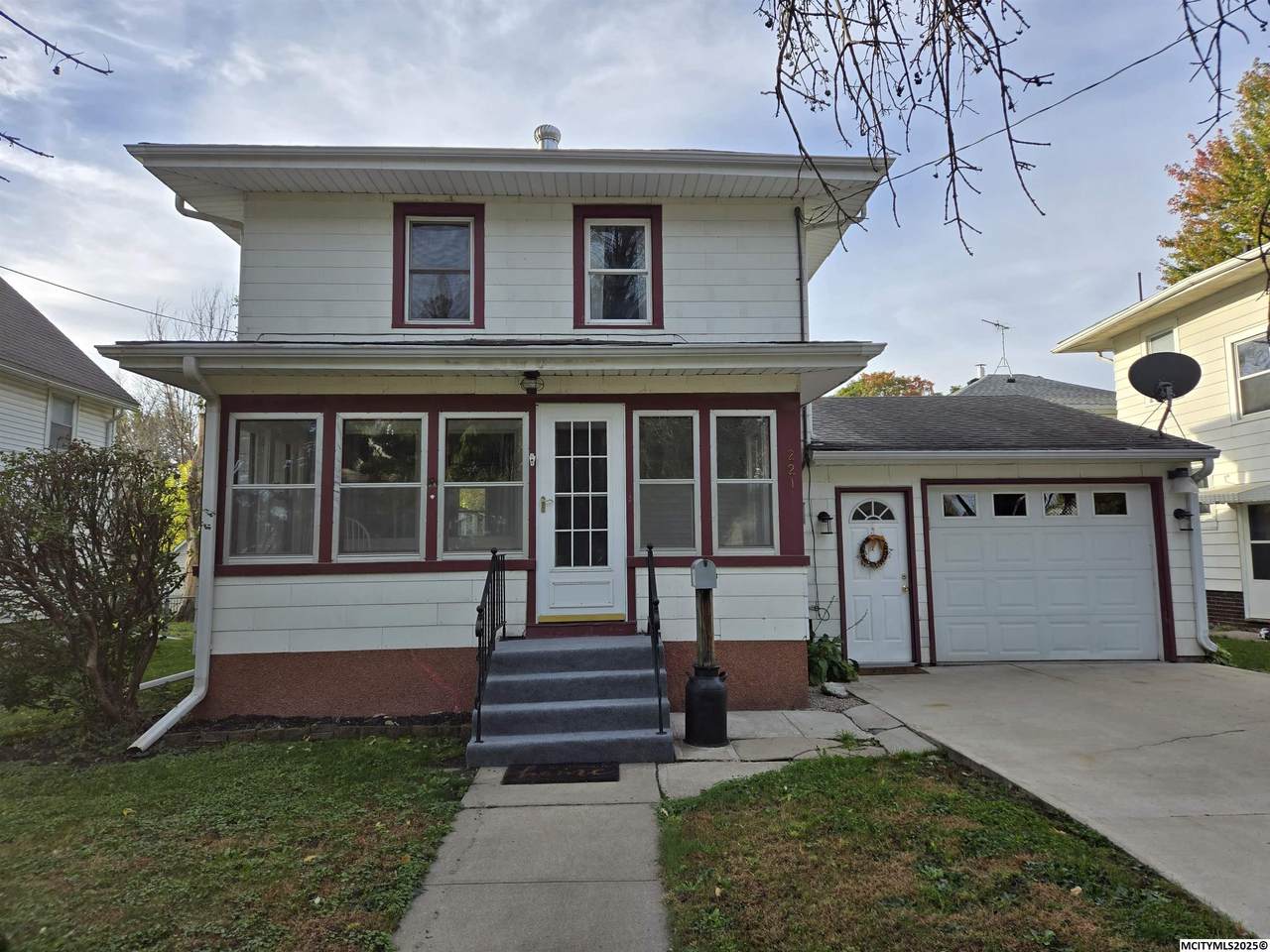 221 14th Nw - Photo 1