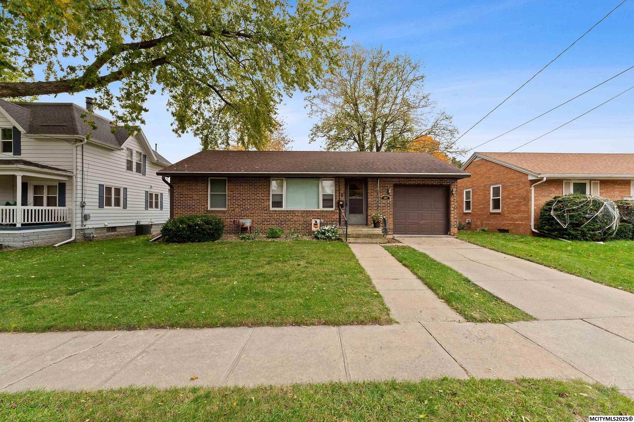 907 7th St - Photo 1