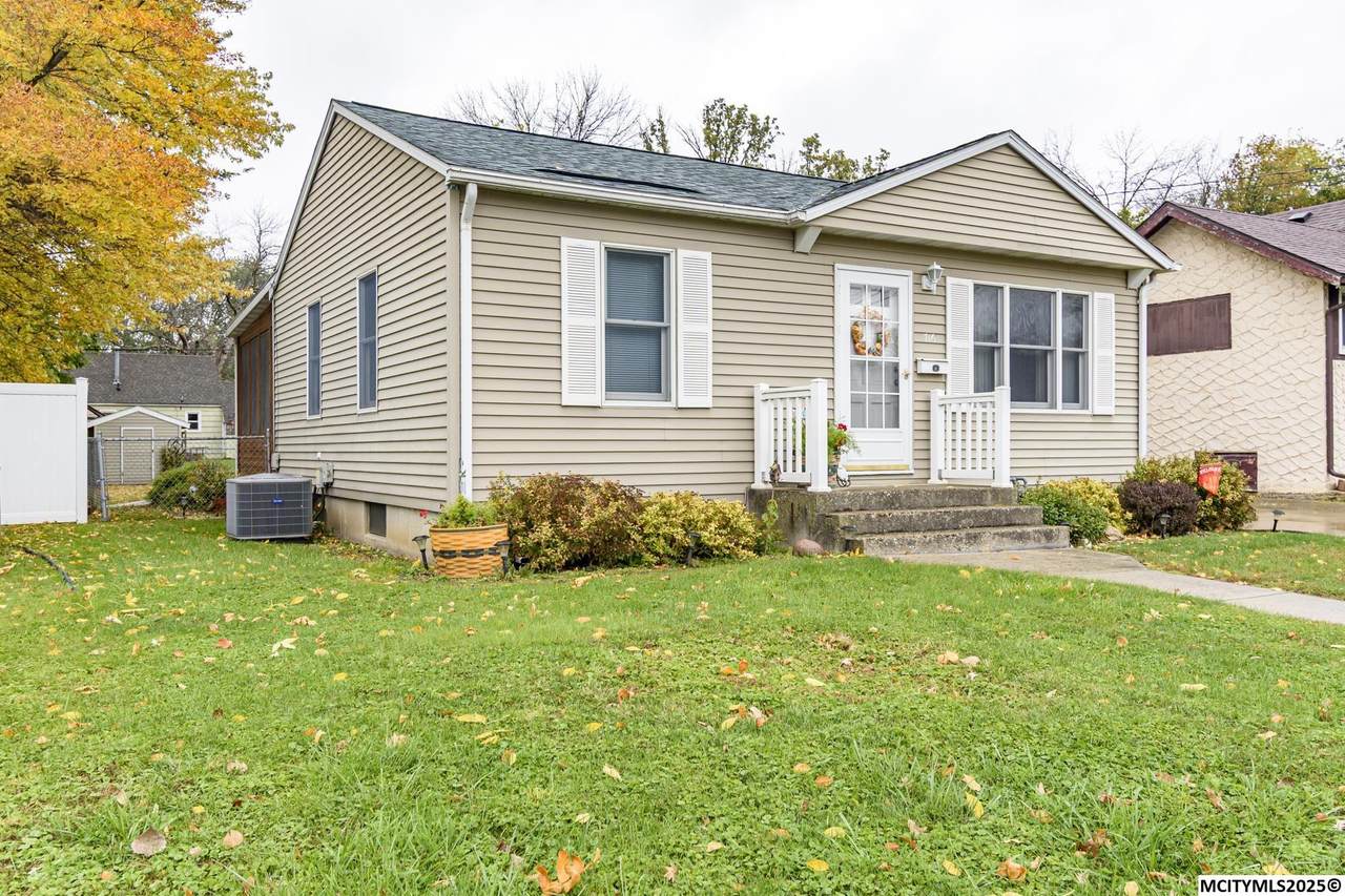 716 15TH ST NE - Photo 1