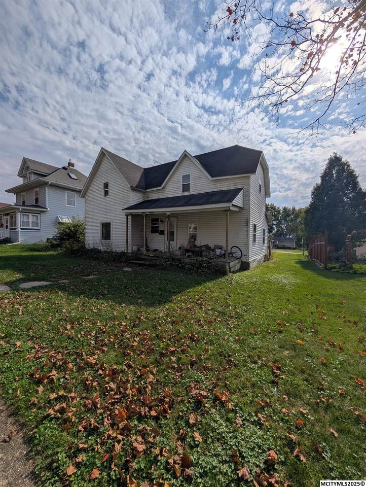 910 2nd Ave - Photo 1