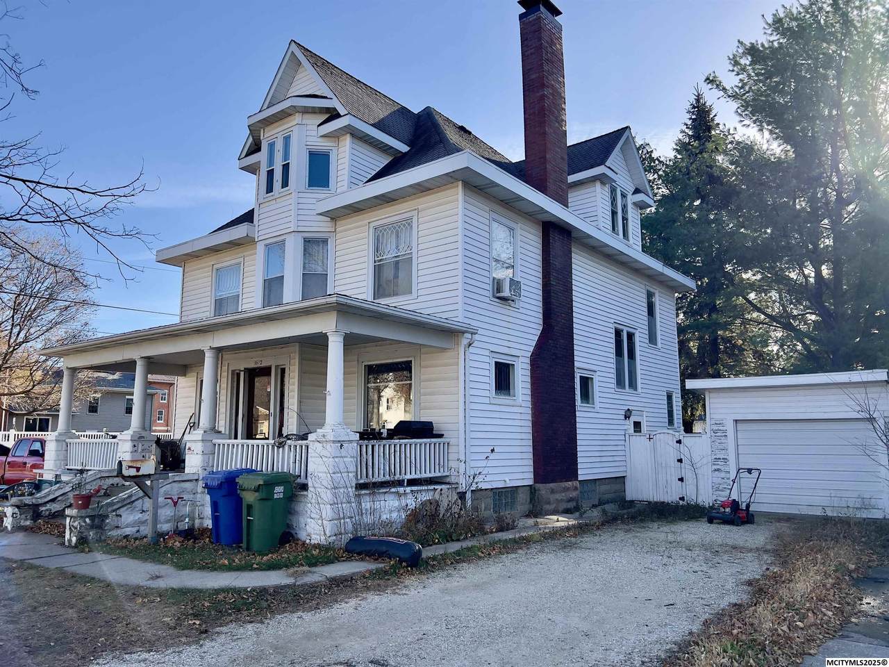 1602 Clark St - Photo 1