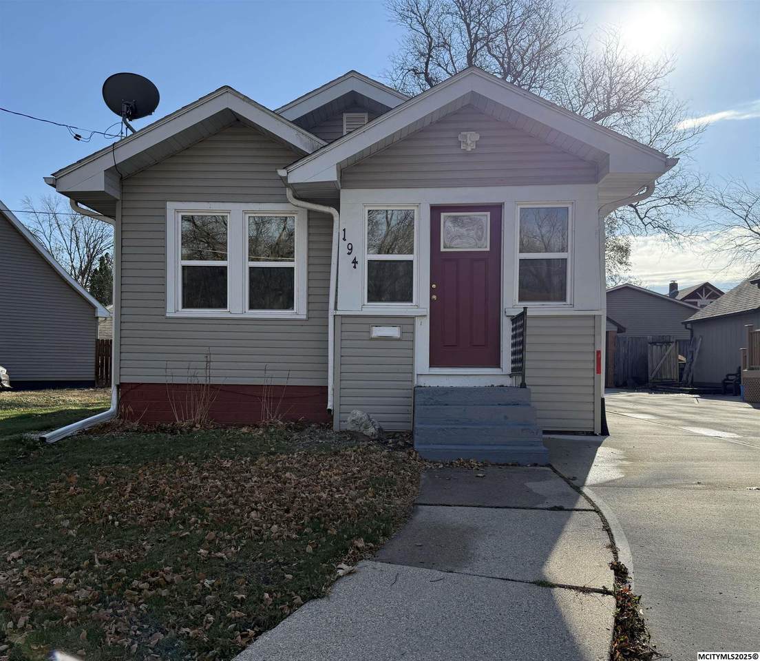 194 Crescent Dr - Photo 1