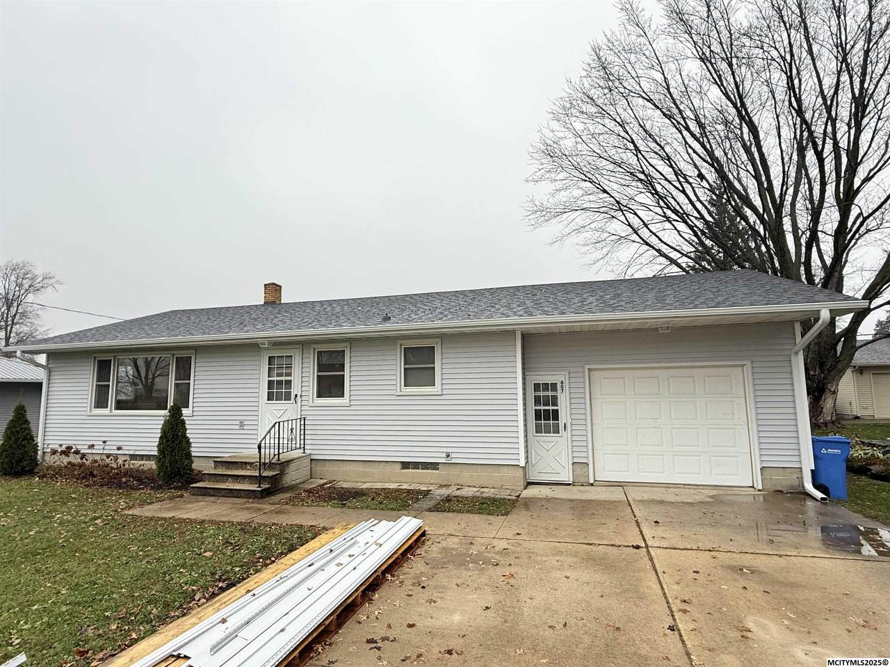 607 1st Ave - Photo 1