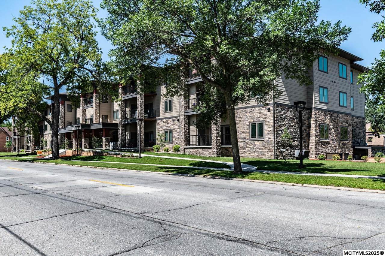 320 1st Ne #103 - Photo 1