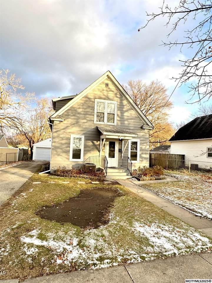 1523 Quincy - Photo 1