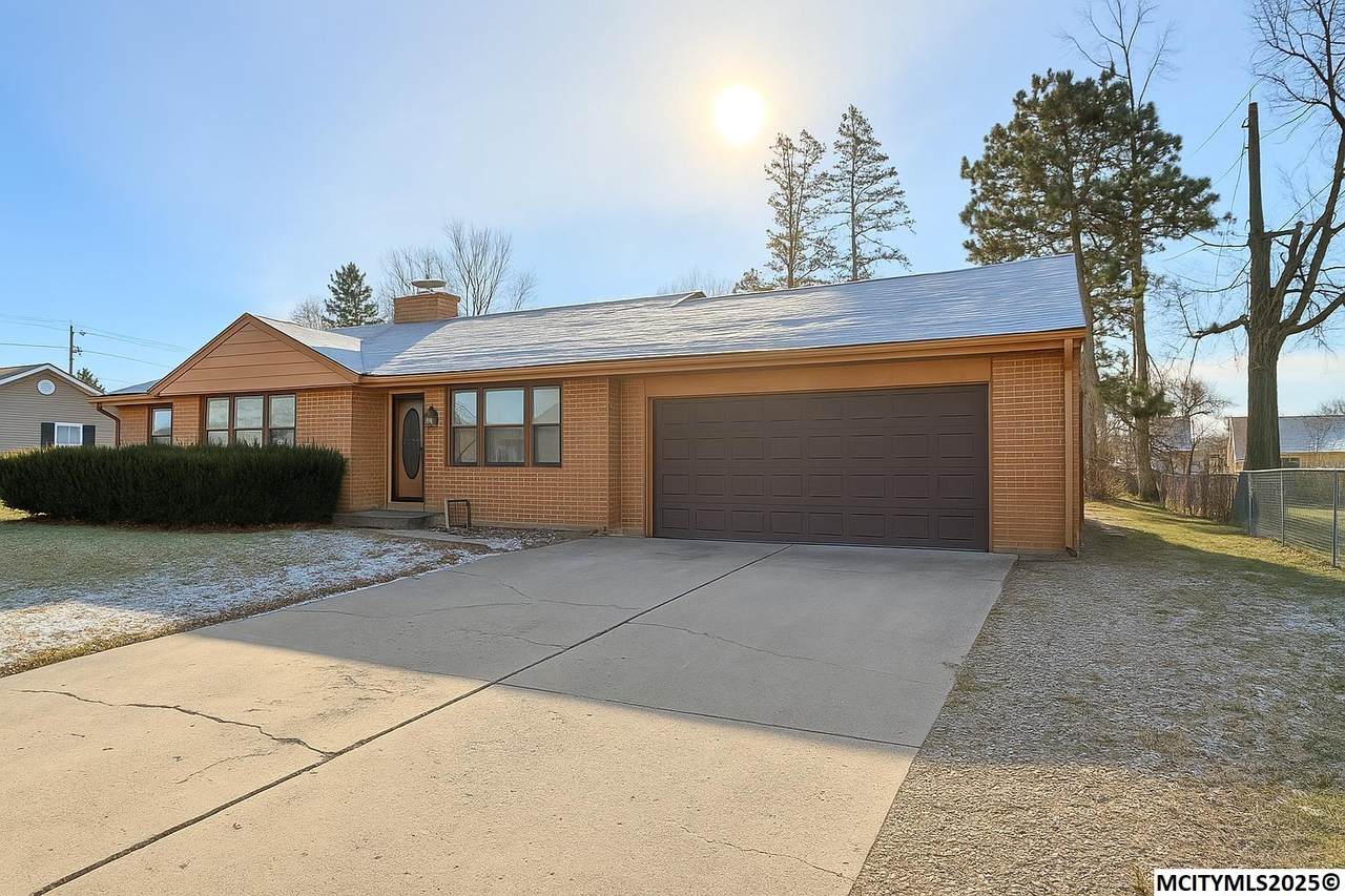 943 6th Se - Photo 1