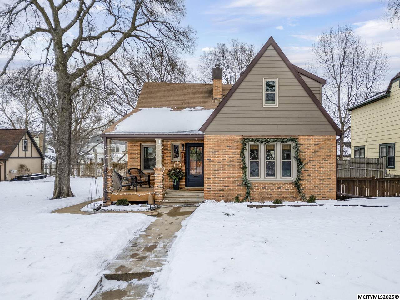 215 S Vermont - Photo 1