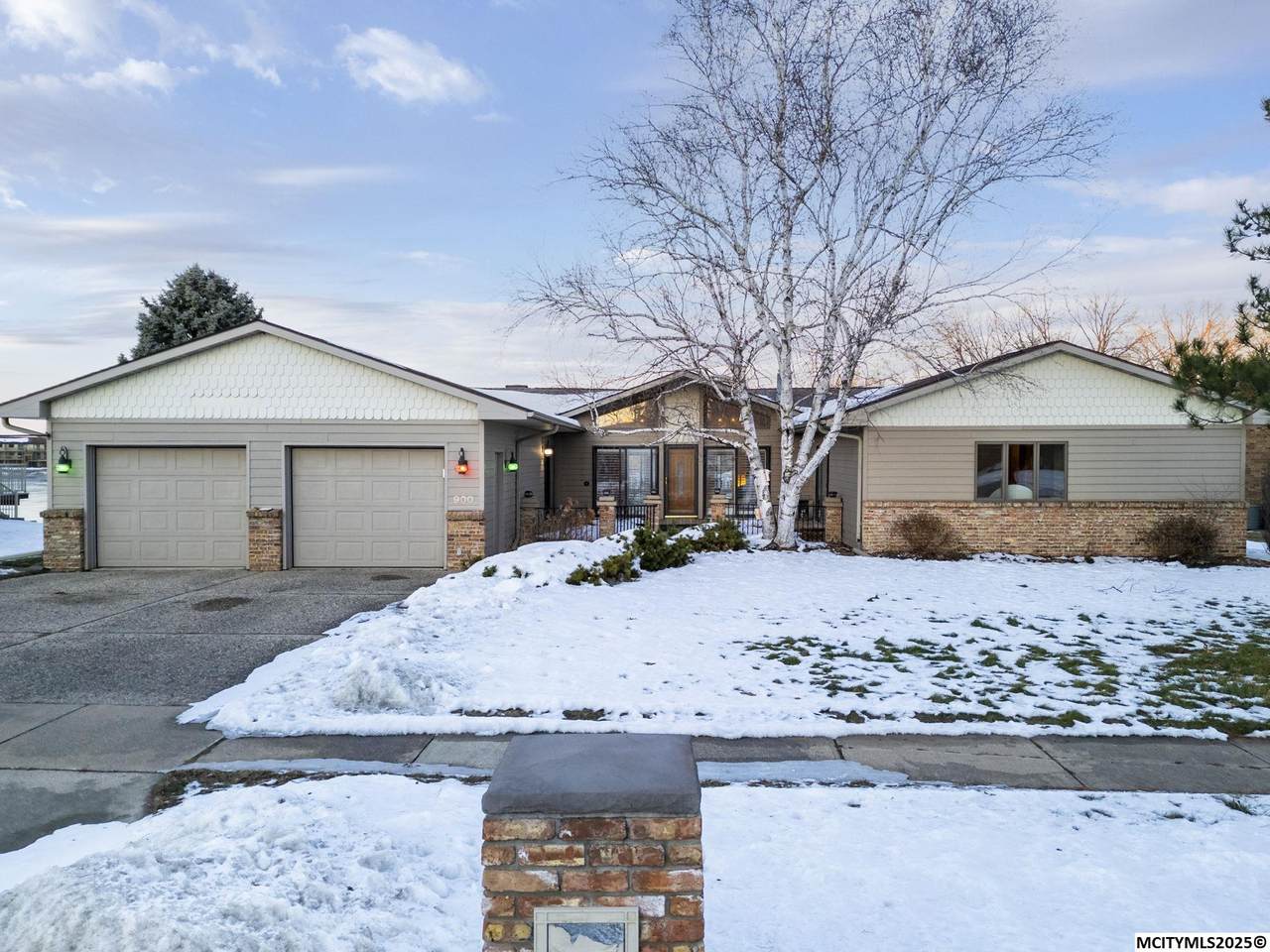 900 Briarstone Dr - Photo 1