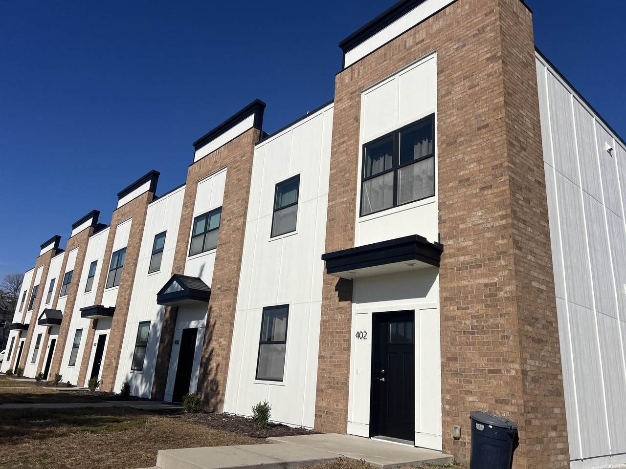 402 4th St - Photo 1