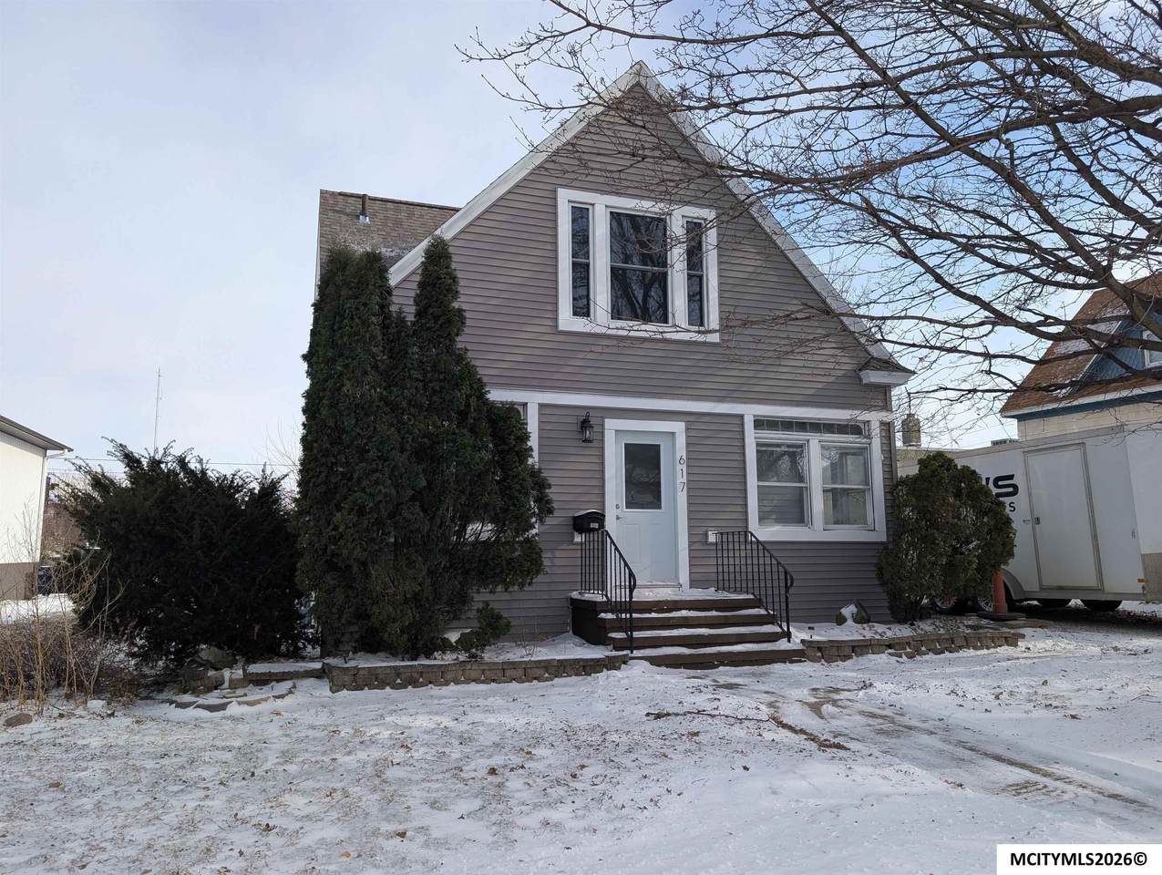 617 Washington - Photo 1