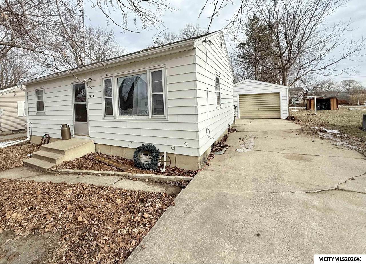 1203 Vermont Ave - Photo 1