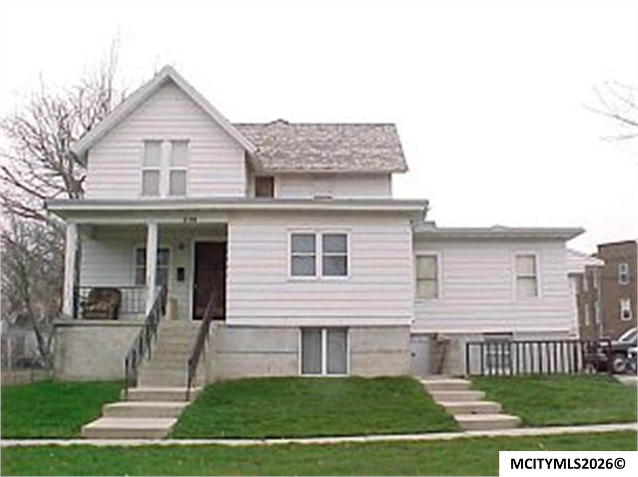 220 3rd Nw - Photo 1