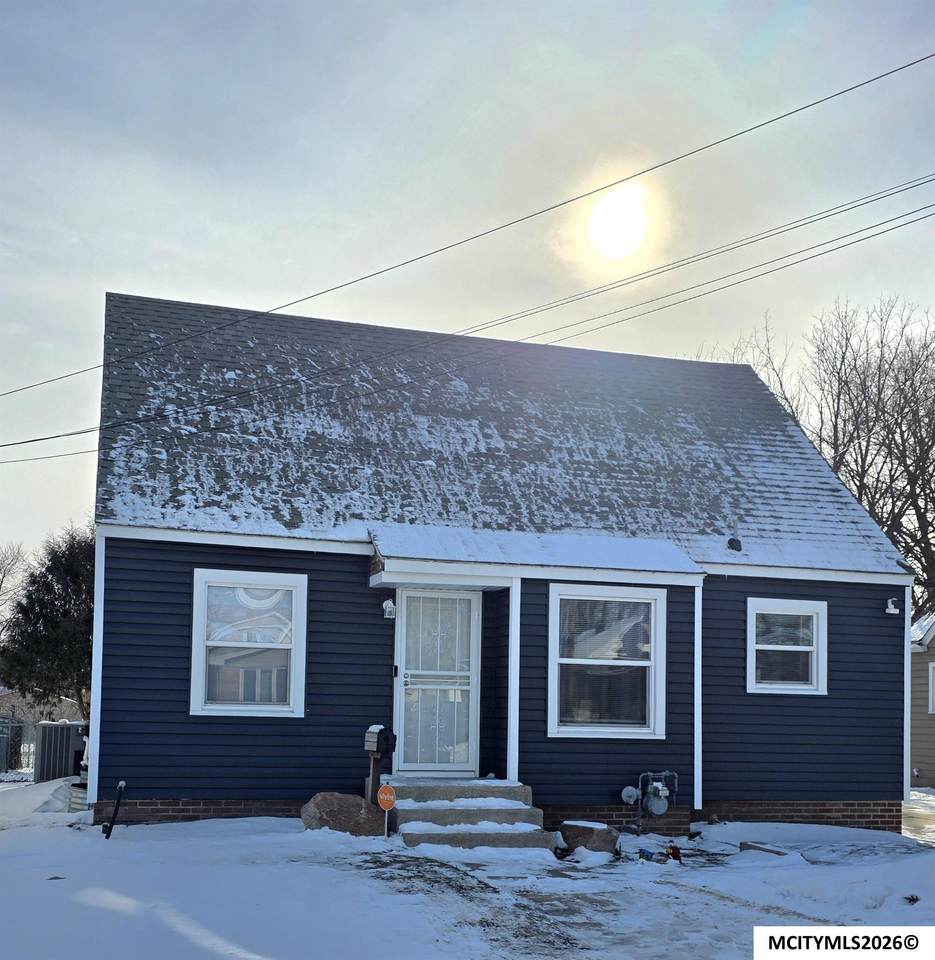 921 15th Ne - Photo 1