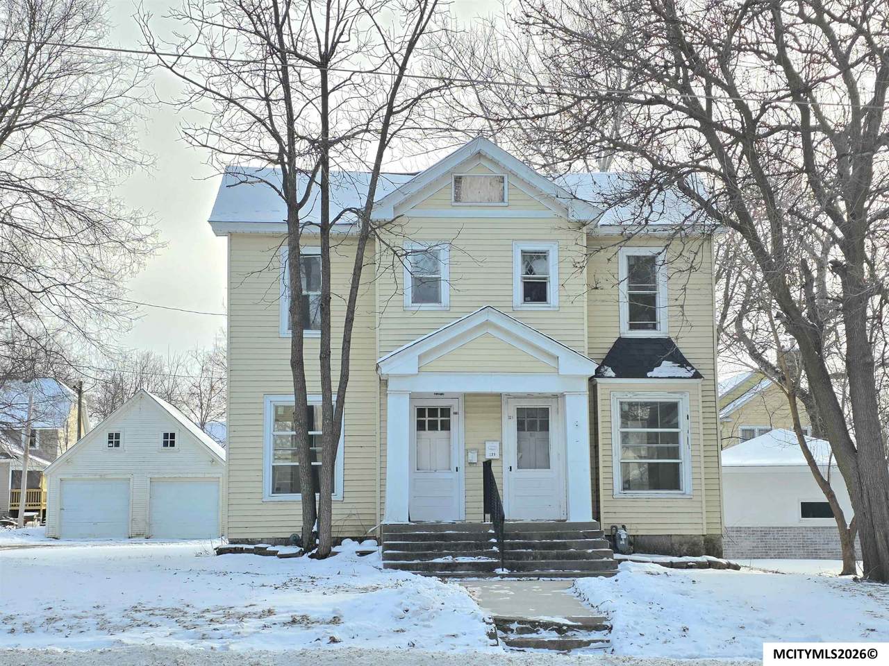 319-321 1st Nw - Photo 1