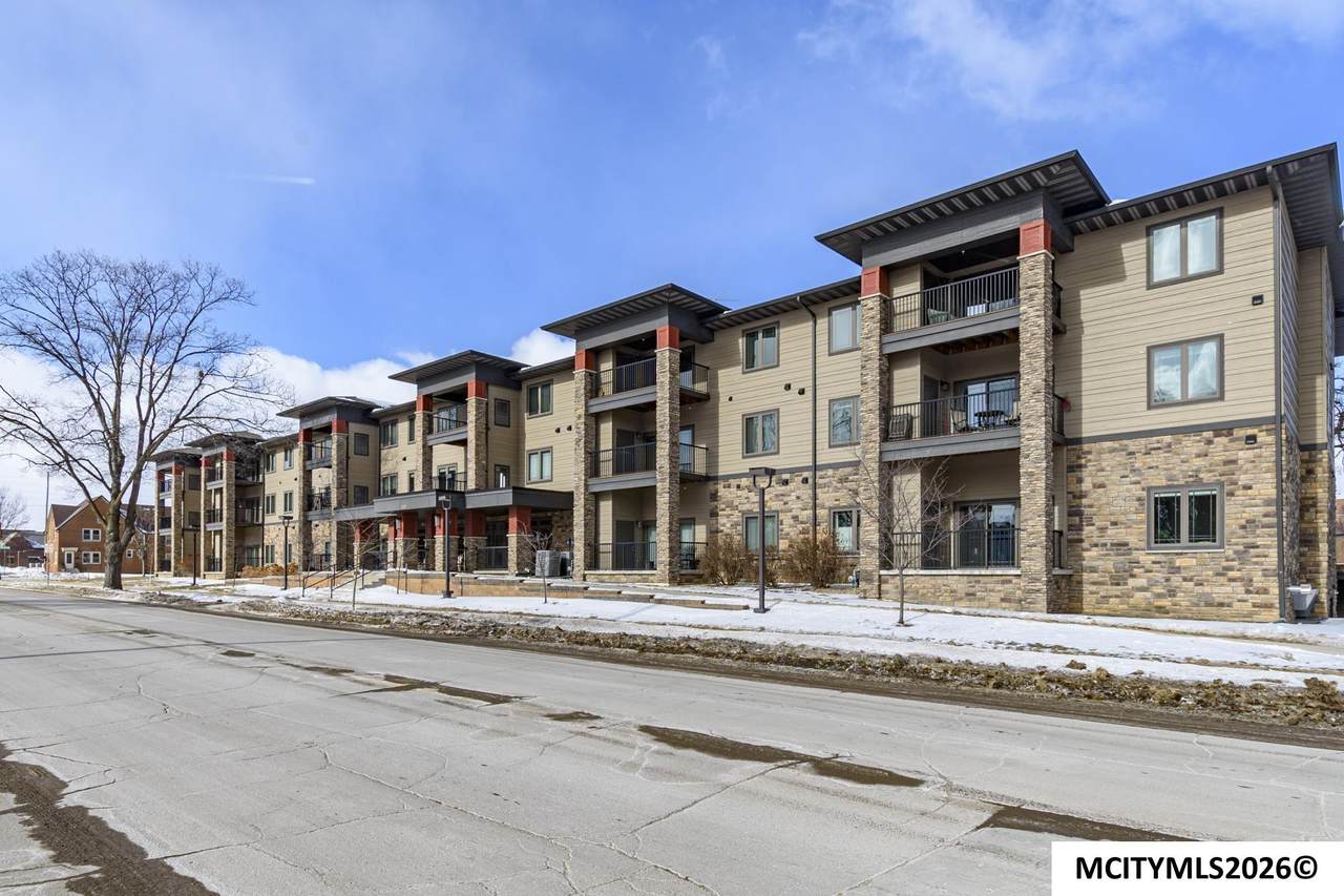 320 1ST NE - Photo 1