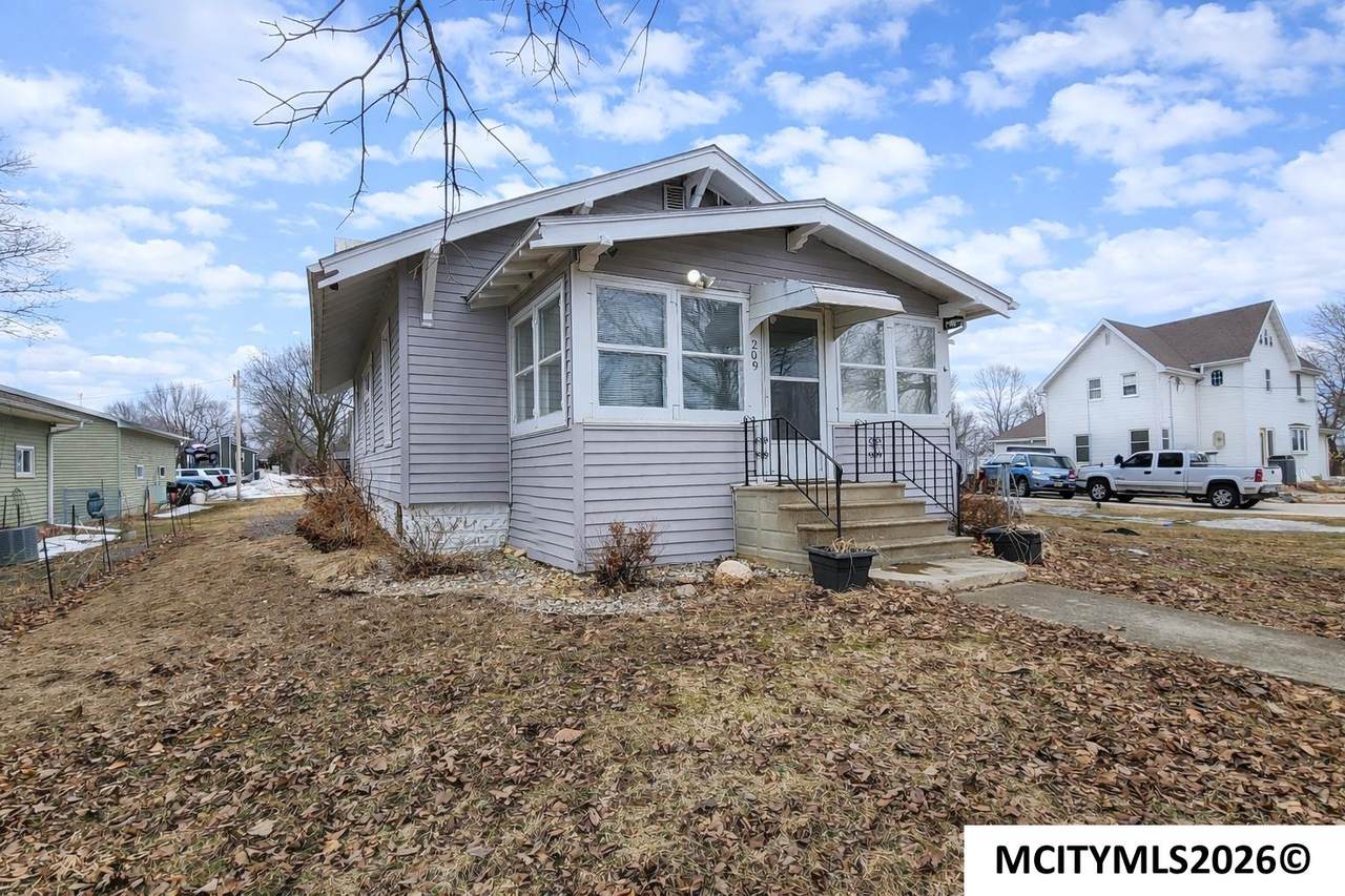 209 Adams St - Photo 1