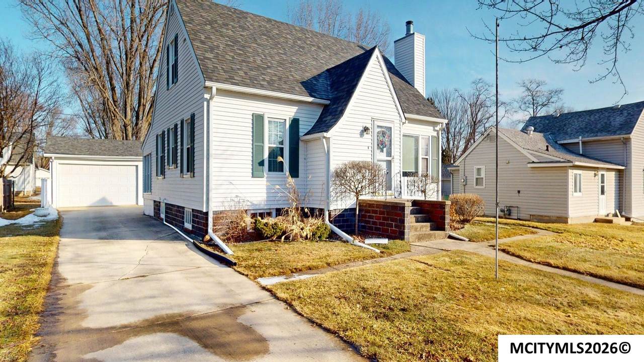 216 E Main St - Photo 1